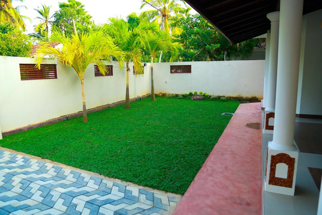4 S Villa Tangalle Bagian luar foto